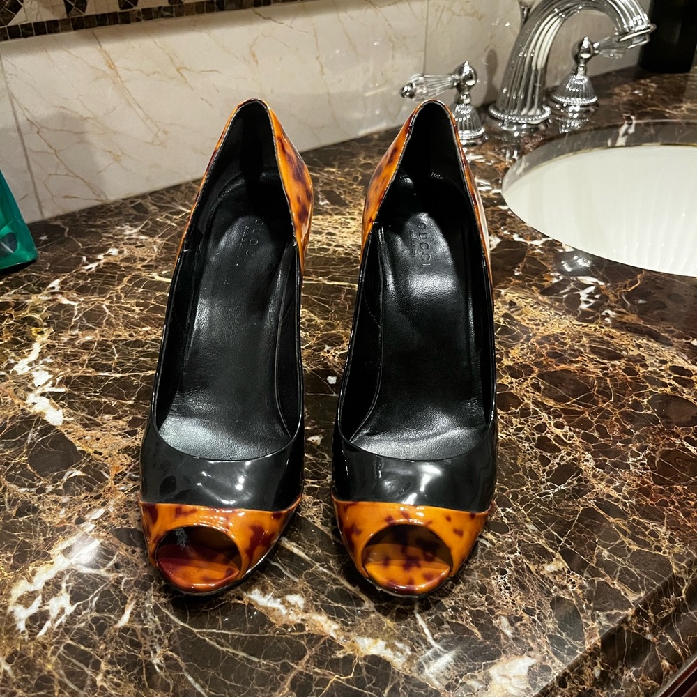 Vintage Gucci Leopard Peep-Toe Heels in Patent Leather Sz 8.5